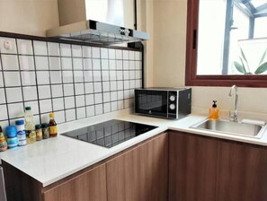 Fridge, microwave, high chair, cookware/dishes/utensils