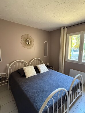3 bedrooms, iron/ironing board, free WiFi