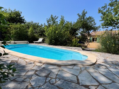 Villa Avec Piscine Privée sur les Hauteurs de Faucon, à 15 km du Mont Ventoux