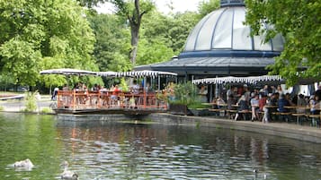 Children’s play area – outdoor