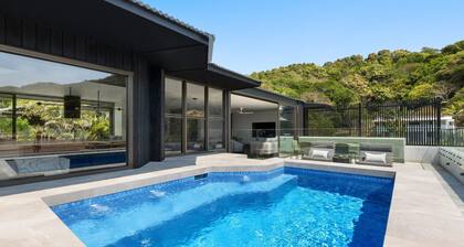Starfall - designer retreat moments from the beach
