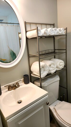 Handtücher, Seife, Toilettenpapier