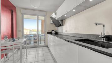 Réfrigérateur, micro-ondes, four, lave-vaisselle