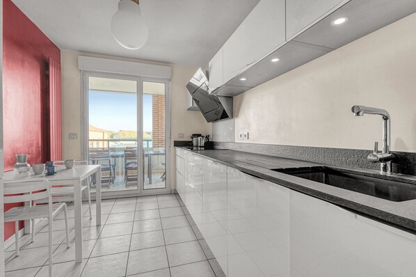 Fridge, microwave, oven, dishwasher - Rio L'Aïga - Superbe terrasse sur Garonne (Toulouse)