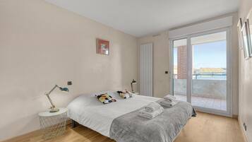 2 bedrooms, iron/ironing board, free WiFi, bed sheets