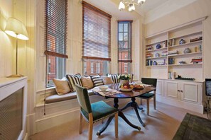 Dining - Elegant Chelsea Stay with Classic Charm (London)