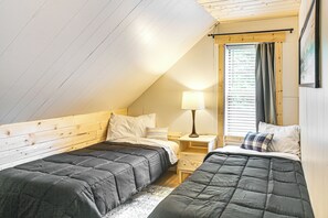 3 bedrooms, desk, WiFi, bed sheets - Avery Creek Cabins: Hike, Bike, Fish + More! (Avery)