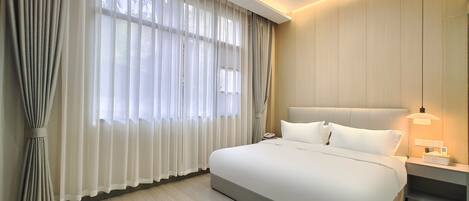 Economy Apartment, 1 Queen Bed, Ensuite | 1 bedroom, free WiFi, bed sheets