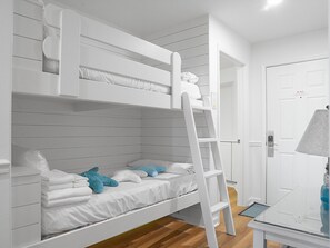 2 habitaciones, escritorio, tabla de planchar con plancha y wifi gratis