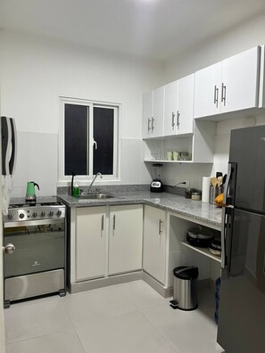 Fridge, stovetop, cookware/dishes/utensils - Secure, private & beautiful 1 bedrooms apartment (Higüey)