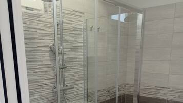 Comfort Quadruple Room | Bathroom