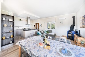 Basic Villa | Dining room - Villa Daniela by Wonderful Italy (Soiano del Lago)
