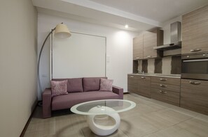 Estúdio clássico, 1 quarto, varanda | Cozinha privada | Geladeira grande, fogão, cooktop, máquina de café expresso