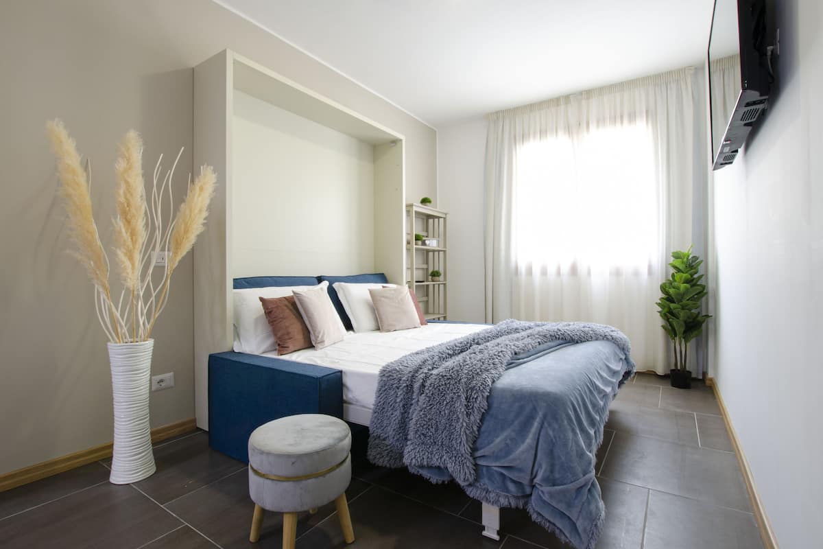 Business Apartment, 1 Bedroom, Ground Floor | Living area | 30-inch TV with cable channels