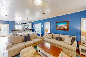 TV - Gorgeous coastal home with plenty of space and easy beach access (Santa Rosa Beach)