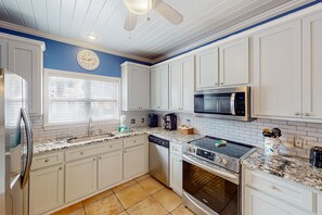 Fridge, microwave, oven, stovetop - Gorgeous coastal home with plenty of space and easy beach access (Santa Rosa Beach)