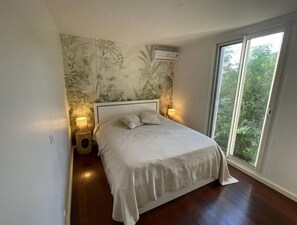 1 habitación, tabla de planchar con plancha, wifi gratis y ropa de cama 