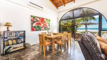 Villa | 3 bedrooms, Internet