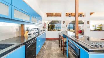 Villa | 3 bedrooms, Internet