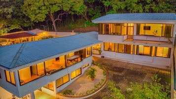 Villa | 5 bedrooms, Internet