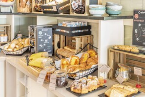 Daily buffet breakfast for a fee - Aparthotel Adagio Heidelberg (Heidelberg)