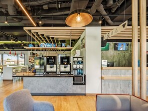 Daily continental breakfast (EUR 9.50 per person)