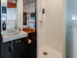 Brusehoved med spredningseffekt, Sæbe, Shampoo, Toiletpapir
