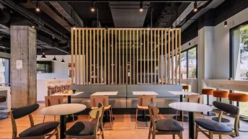 Kontinental frokost hver dag (EUR 9.50 per person)