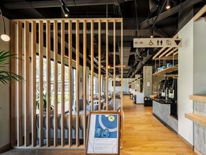 Päivittäinen mannermainen aamiainen (9.50 EUR per henkilö)