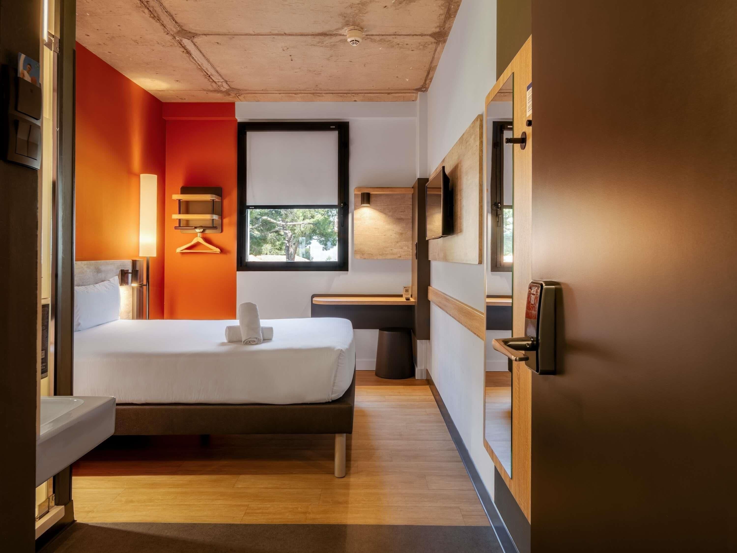 Standaard kamer, 1 tweepersoonsbed | Een bureau, geluiddichte muren, gratis wifi, beddengoed