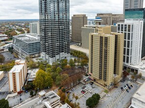 Exterior - 11G-2Br/2B ATL walk2Mart,Parking (Atlanta)