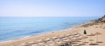 Geranium | 2 bedroom, 2 bath, penthouse near the sea