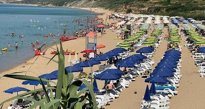 Apartments in private villa with pool and less than 100 away from the beach