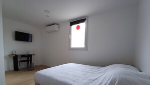 Unclassified image, 5 of 11, button - CRYSTAL HOTEL (Claye-Souilly)