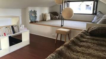 3 habitaciones, tabla de planchar con plancha y cuna de viaje