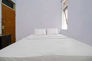 Free WiFi, bed sheets - OYO Life 92835 Maya Adipuri (Bandung)