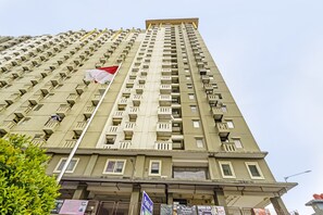 Front of property - OYO Life 92718 Apartement Gateway Cicadas (Bandung)