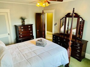 4 bedrooms, desk, iron/ironing board, WiFi