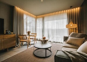 Premium bedding, down comforters, Tempur-Pedic beds, minibar - Les Cabanes de l Oller (Manresa)