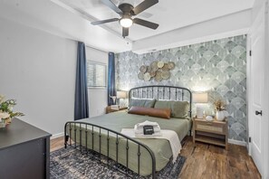 4 bedrooms, desk, travel cot, WiFi