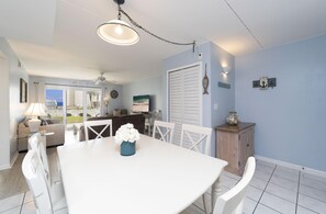 Dining - 2 Bedroom condo, steps to the beach and pool New rental/special rates! (Saint Augustine)