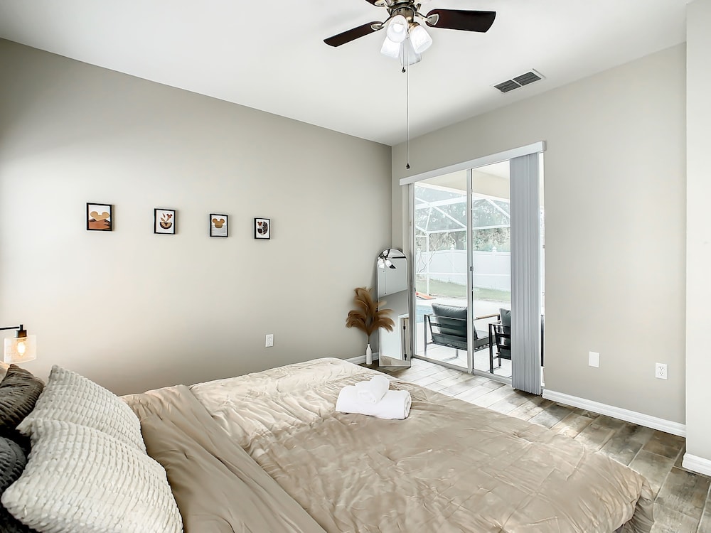 Traveler's Dream Pool, Games, Disney+ Crescent Lakes Vrbo