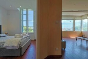 4 Schlafzimmer, Bügeleisen/Bügelbrett, Reisekinderbett, WLAN