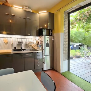 Kylskåp, mikrovågsugn, ugn och spishäll