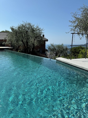 Piscine extérieure, piscine chauffée