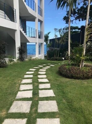 Property grounds - Penthouse Gem on the Waterfront.
(Tower Isle)