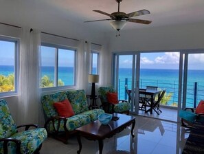 Smart TV - Penthouse Gem on the Waterfront.
(Tower Isle)