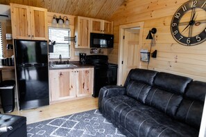 Smart TV, DVD player - 2 Cabins, Private, Stargazing +ATV Trail Access (Galeton)