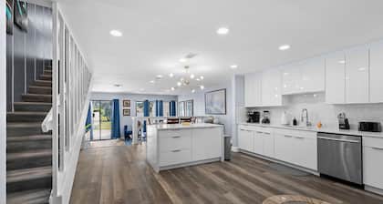 4 bedroom, 2 1/2 bath. Close to Palm Beach Polo & Country Club.