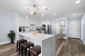 Mikrovågsugn, ugn, spishäll och diskmaskin